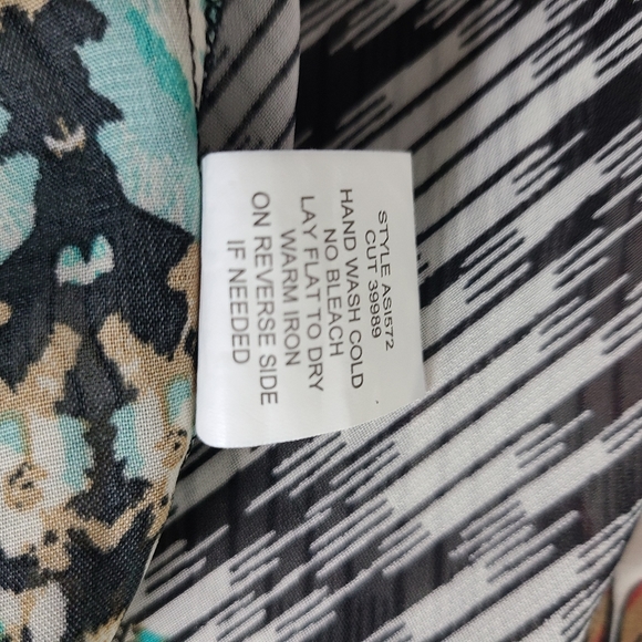 Fig and Flower Floral Sheer Top - Picture 9 of 9